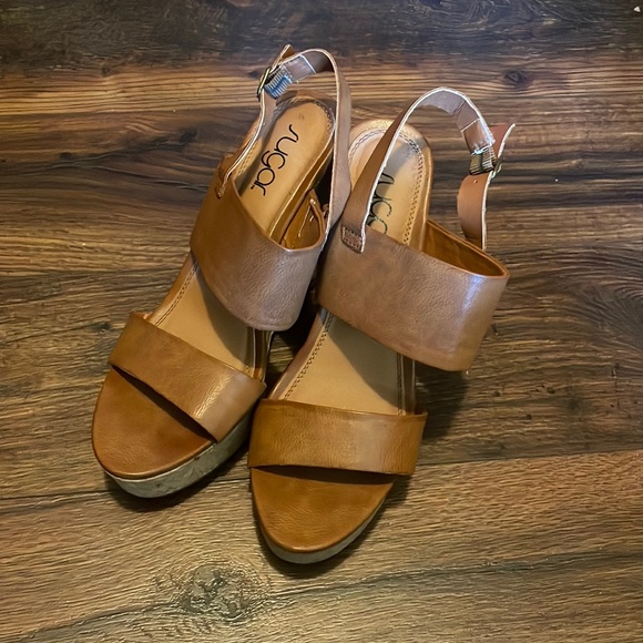Wedge Sandals - Picture 1 of 3